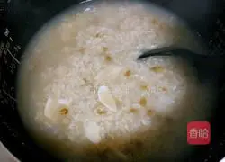 Illustration of how to make mung bean and lily porridge 7