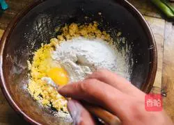 Illustration of how to make cornmeal and red date hair cake 6