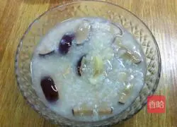Illustration of how to make red dates and lotus seeds porridge 10