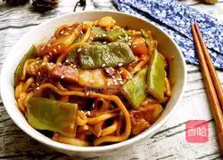 Illustration of how to make braised noodles with soy sauce beans 13