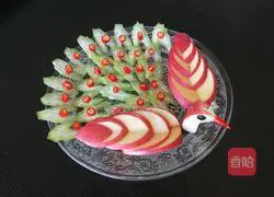 Illustration of how to display the fruit and peacock in full bloom during the Lantern Festival on the 15th day of the first lunar month 12