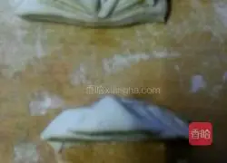 Illustration of how to make steamed flower rolls 6