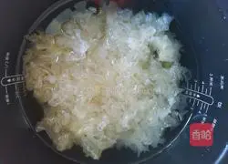 Illustration of making red dates, white fungus and millet porridge 3