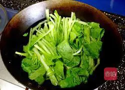 Illustration of how to make vegetarian pot stickers with mushrooms and vegetables 8