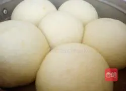 Illustration of how to make cornmeal and white flour cakes 14