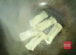Illustration of how to make three fresh pot stickers 5