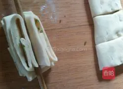 Scallion rolls.Illustration of how to make them 5