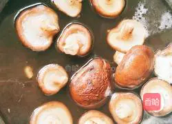 How to make mushroom, lean meat and millet porridge Illustration 12