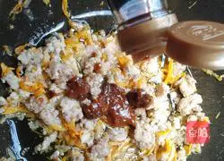 Illustration of how to make fried rice with fried sauce 7