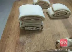 Illustration of how to make bean paste rolls 10
