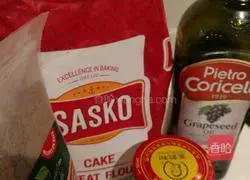 Illustration of how to make two-color flax seed flower rolls 1