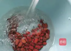 Illustration of how to make Lily Lotus Seed and Adzuki Bean Beauty Porridge 3