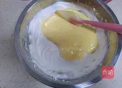 Strawberry Box Cake Recipe Illustration 9