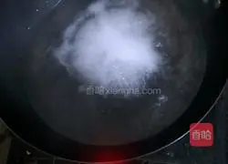 Illustration of how to make cross-bridge rice noodles 4