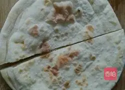 Cabbage meat Illustration of how to make fried silk pancakes 3