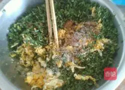 Illustration of how to make leek and egg boxes 7