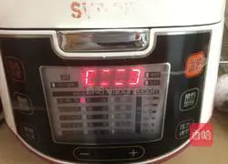 Illustration of braised rice with mushrooms and sausages 9