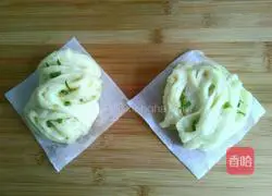 Illustration of home-style scallion rolls 12