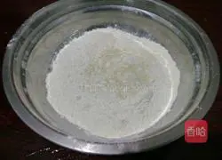 Illustration of how to make sorghum noodle rolls 1