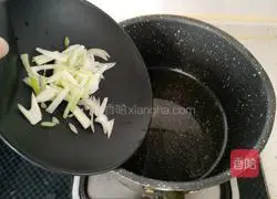 Illustration of how to make leek and clam seafood soup 6