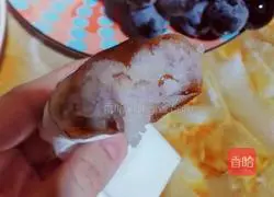 Illustration of how to make taro spring rolls 10