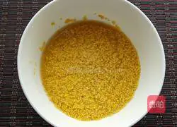 Illustration of how to make millet, red dates and pumpkin porridge 2