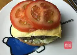 Illustration of how to make classic American hamburger 8