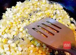 Illustration of how to make colored pepper and salmon baked rice cup 5