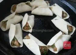  Illustration of how to make pot stickers with winter melon stuffing 9