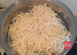 Illustration of how to make lentil braised noodles 2