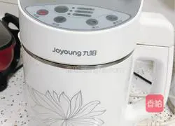 Illustration of how to make mango, sesame oatmeal, cornmeal and millet rice paste 2