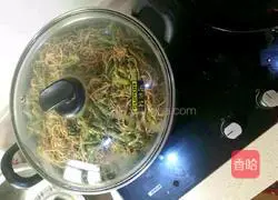 Illustration of how to make braised noodles with pork belly and beans 7