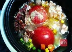 Illustration of how to make tomato assorted braised rice 4