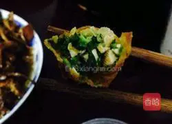 Illustration of how to make shepherd’s purse dried spring rolls 11