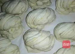 Illustration of how to make steamed flower rolls 10