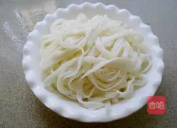 Illustration of how to make dry fried rice noodles 1
