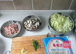 Illustration of how to make three silk spring rolls 1