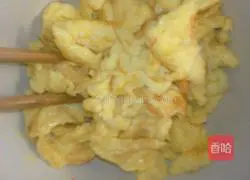 Illustration of how to make stir-fried noodles with mung bean sprouts and eggs 3