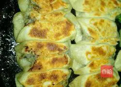 Illustration of how to make pot stickers 8