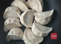 Illustration of how to make wild vegetable pot stickers 11