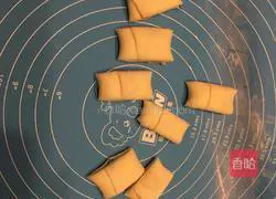 Illustration of how to make butter rolls 13