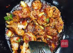 Illustration of how to make large plate of chicken braised colorful noodles 6