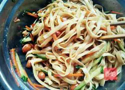 Illustration of how to make saliva cold noodles 10