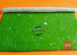 More spinach puree Illustration of how to make layered flower rolls 8
