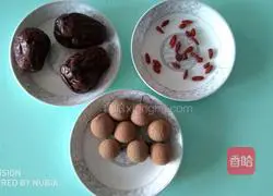 Illustration of how to make longan, red dates and wolfberry health porridge 2