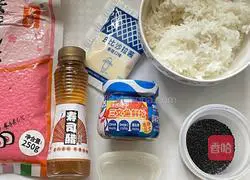 Illustration of how to make watermelon rice balls 1