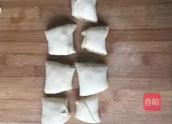 Illustration of how to make two-color flower rolls 5