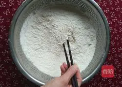 Illustration of how to make chive rolls 2