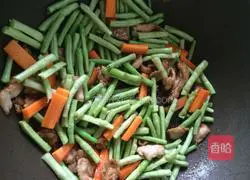 Illustration of how to make braised beans and noodles 5