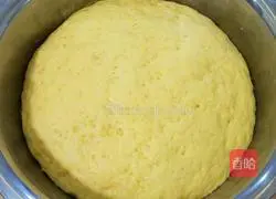 Illustration of how to make rose pumpkin rolls 4